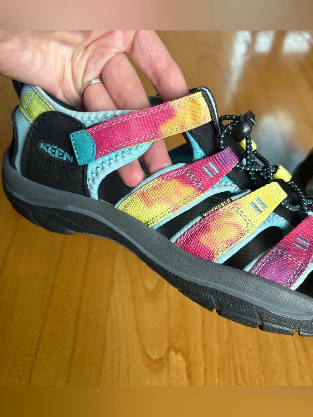KEEN Newport H2 Tie-dye Sandals Colorful Rainbow Youth Kids Sz 7 Hiking Shoes